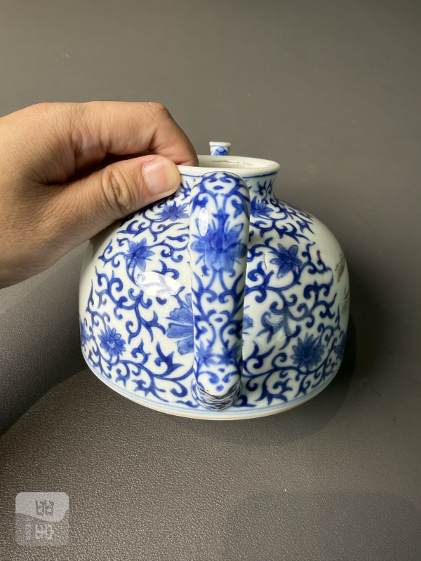 民国 青花缠枝莲开光粉彩山水诗文茶壶 - 图6